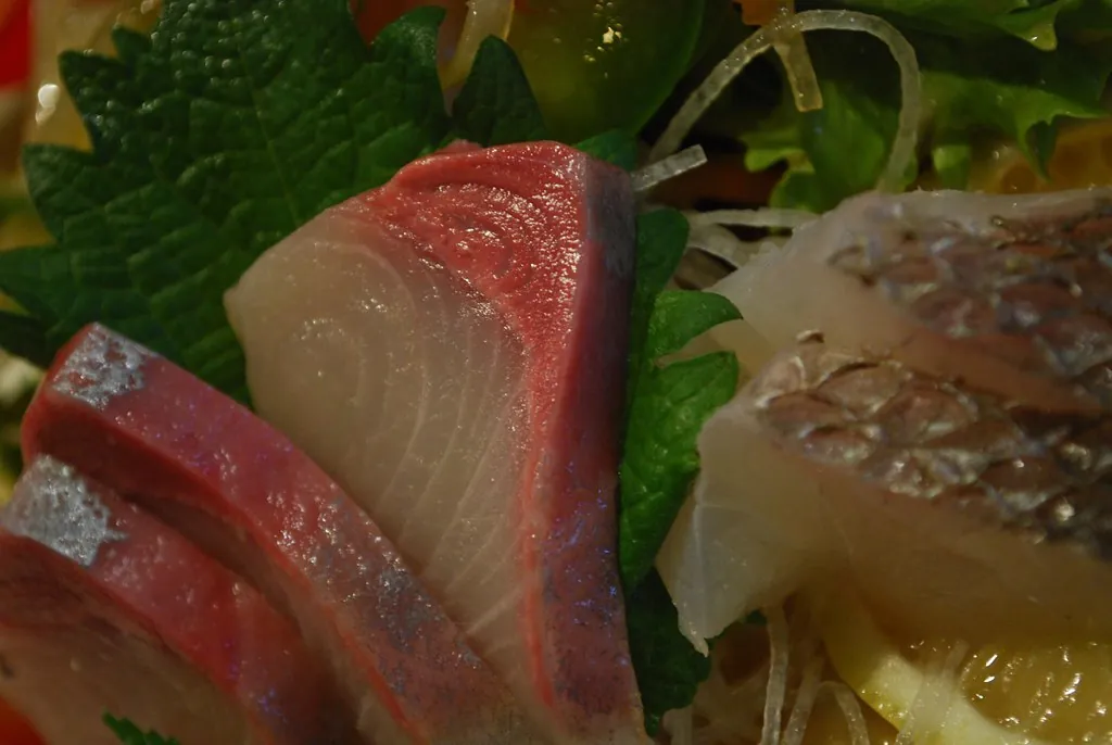 Sashimi del día: pez limón, atún y dorada.