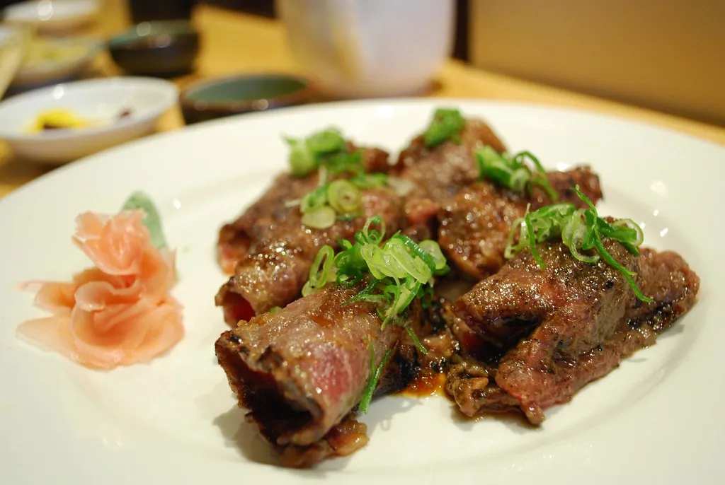 Rollitos de wagyu con cebolleta y jengibre